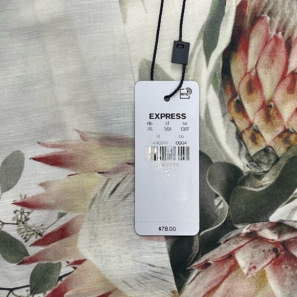 *BNWT* Women’s Express Floral Stylist Shorts - Picture 4 of 6